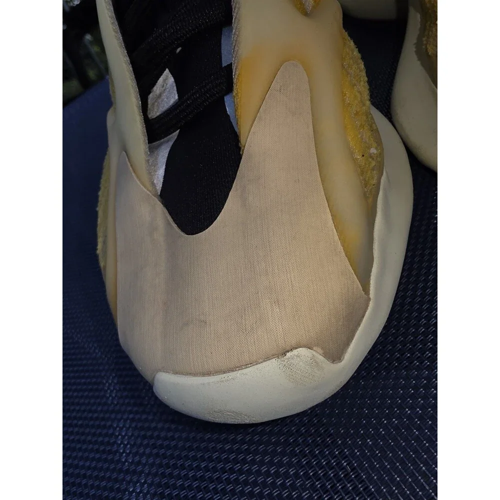 adidas Yeezy 700 V3 Safflower Sneakers Men's Size 9 HP5425 Yellow Black